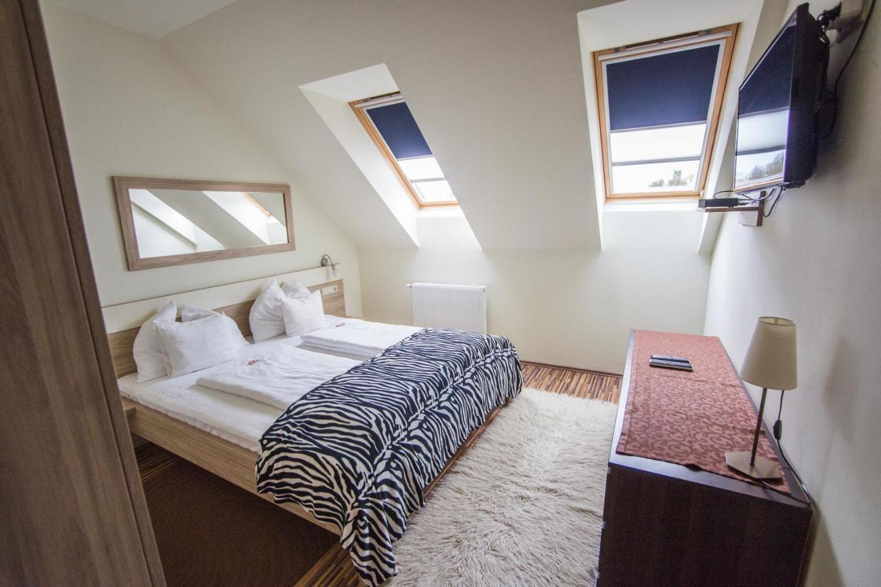 Azur Haz Gyoengyvirag Apartman Sarvar Exterior photo